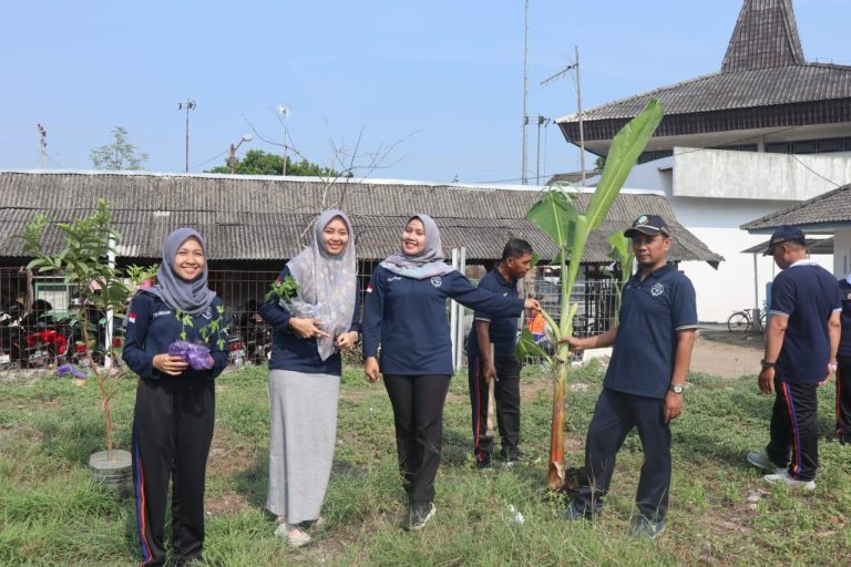 Penanaman Pohon Pisang di Terminal Pemalang: Menciptakan Ruang Hijau yang Produktif